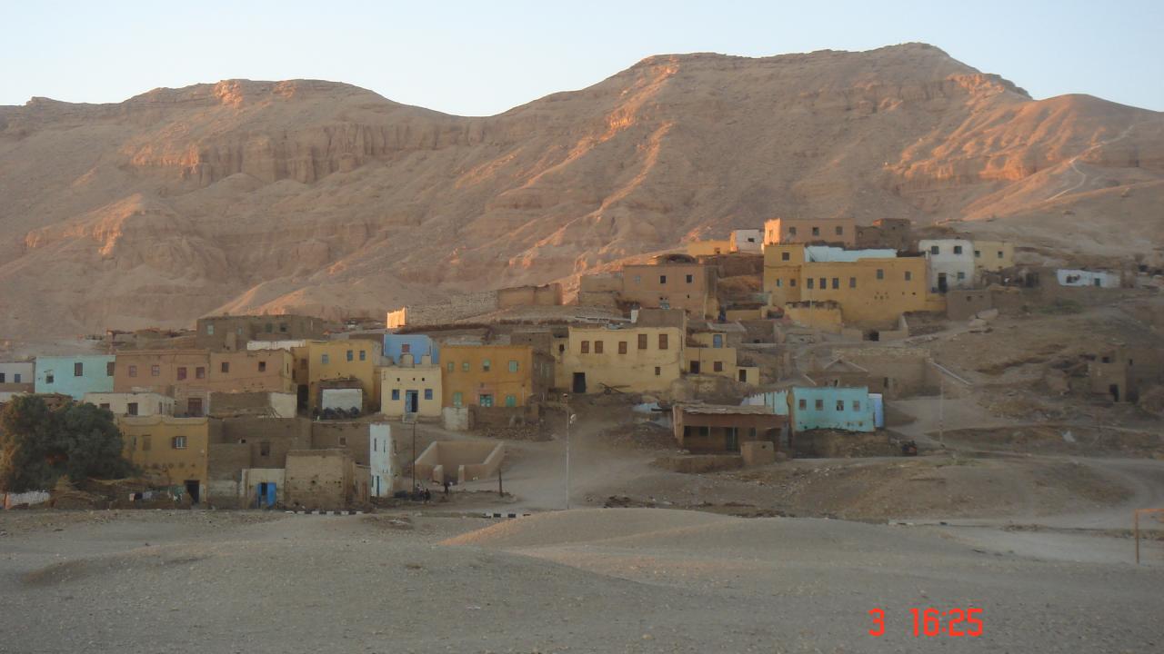 le village de Gourna à la rive ouest de louxor ...