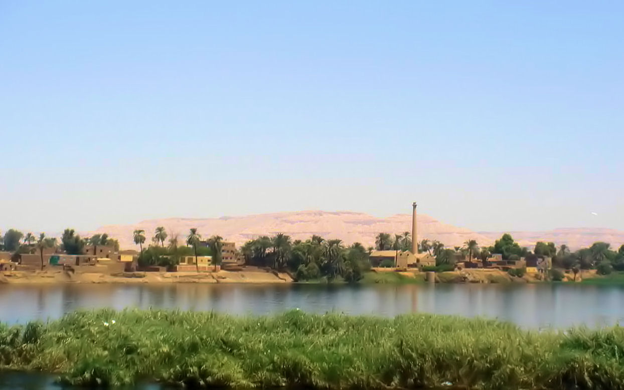 Le paysage à coté de louxor .. mon village ..!!!