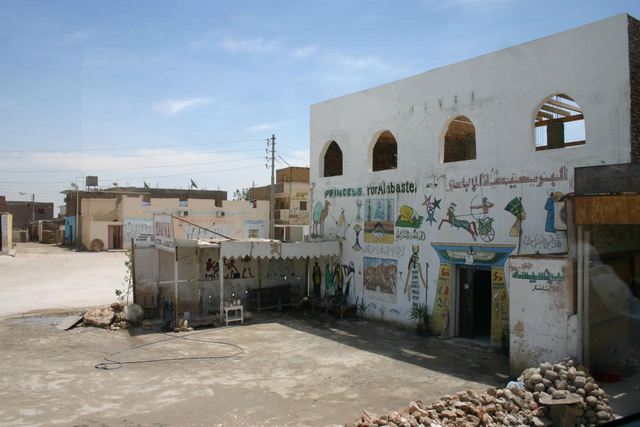 Les ateliers d'albatre du village de Gourna