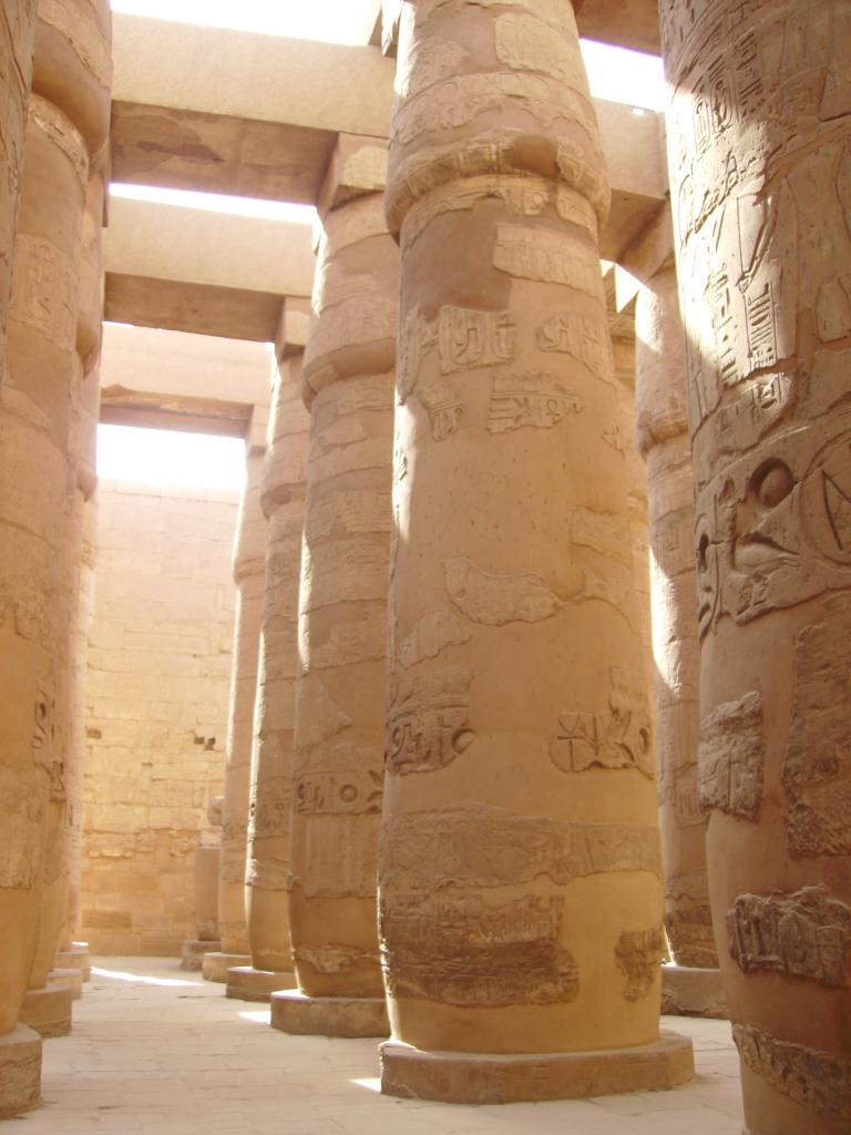 La salle hypostylle du temple de karnak