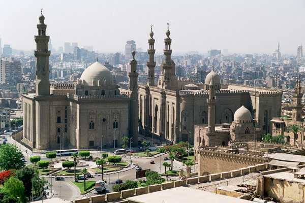 les mosquées du sultan Hassan (à gauche) et El-Rifaï (à droite).