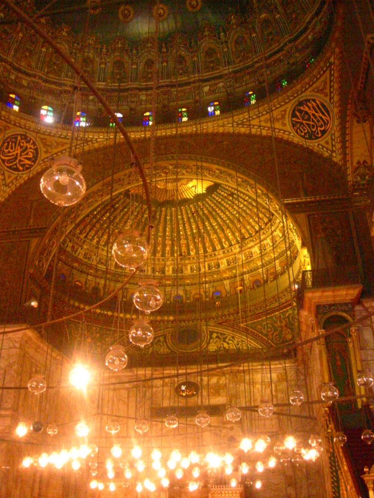 L' interieur de la salle de priére de la mosquée de Mohamed Ali