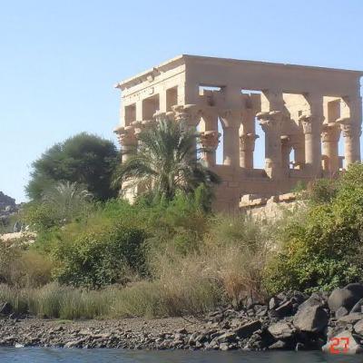 Assouan le kiosque de trajan dans le temple de philae