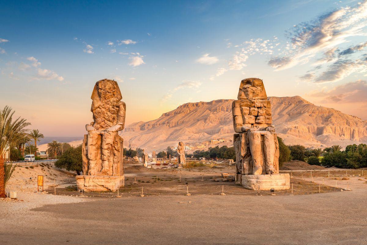 Colosses de Memnon : Les Gardiens de la Rive Ouest