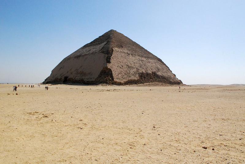 La pyramide rhomboidale