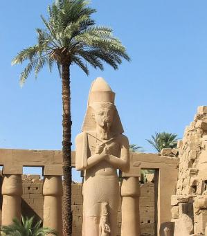Ramses 2 dans le temple de karnak